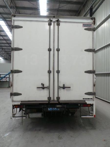 2009 FUSO CANTER