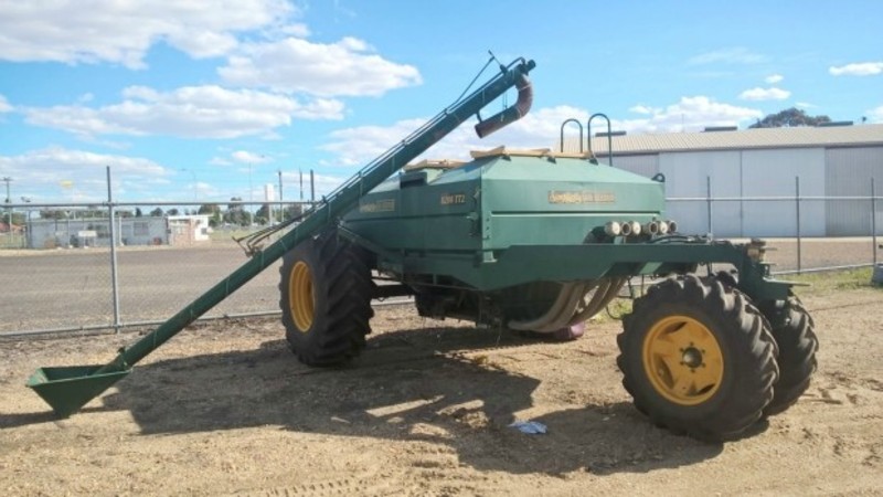 1997 Simplicity 8200 TT2 Air Cart 8200 SeedingPlanting Equip