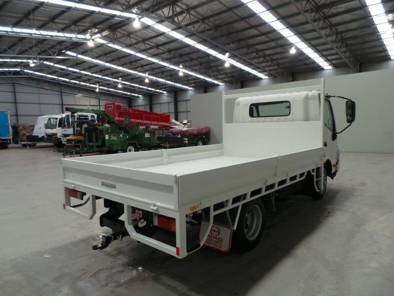 2016 HINO 616 - 300 Series 616 - 300 Series Truck