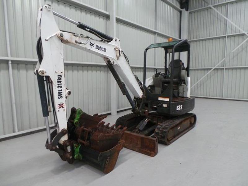 2011 BOBCAT E32M EXCAVATOR