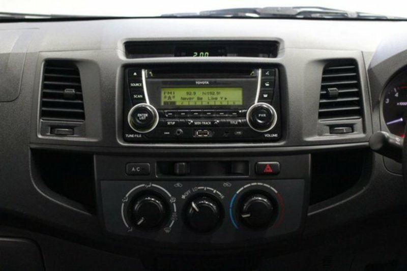 2011 TOYOTA HILUX SR (4x4) KUN26R MY12