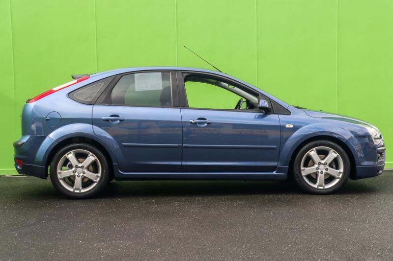 2005 FORD FOCUS LS