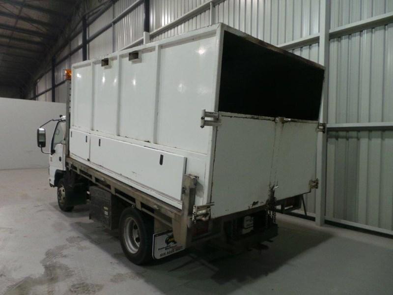 2006 ISUZU NPR400