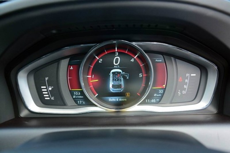 2014 VOLVO XC60 D5 GEARTRONIC AWD R-DESIGN MY14