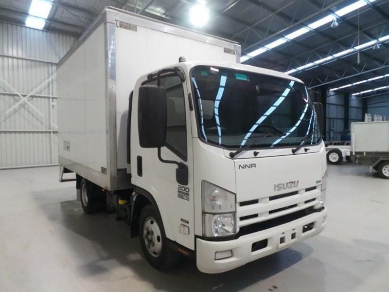 2013 ISUZU NNR200