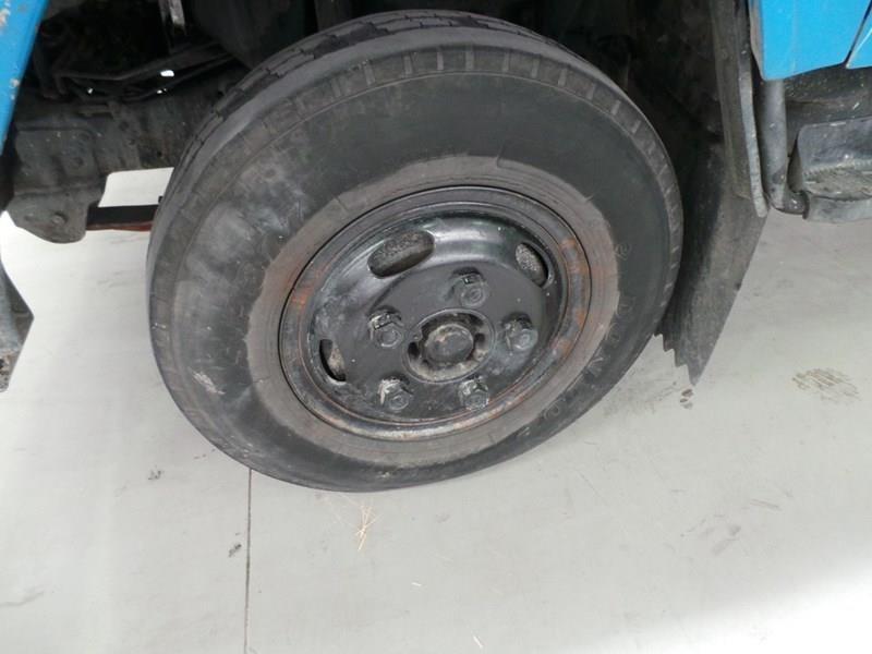 2001 TOYOTA DYNA TRAY TRUCK