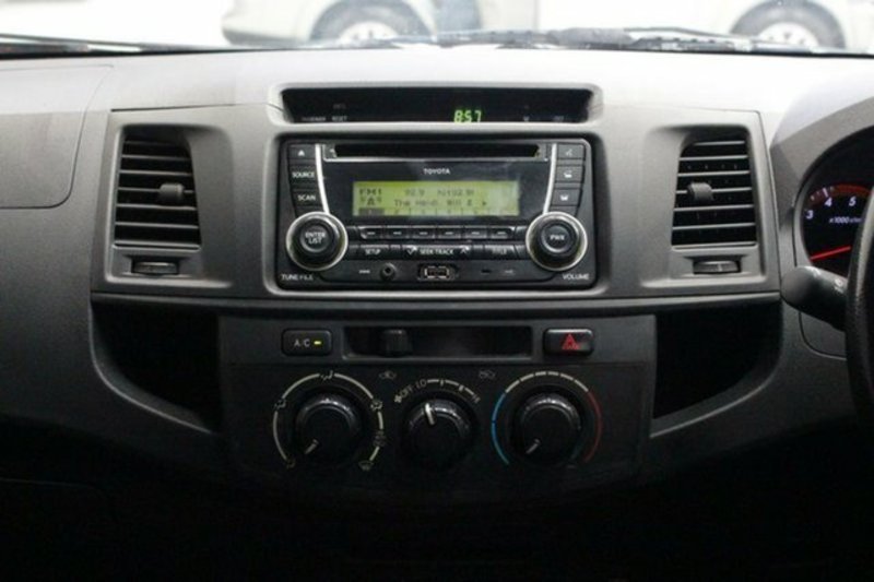 2014 TOYOTA HILUX SR (4x4) KUN26R MY14