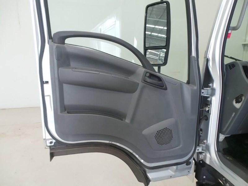 2010 ISUZU NPR200