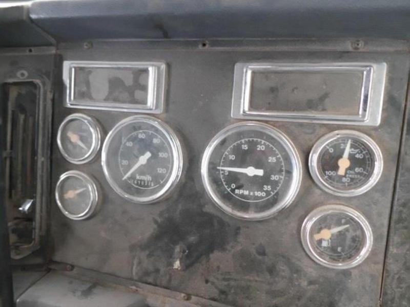 1990 FORD L8000