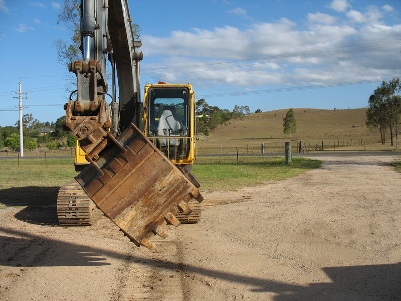 VOLVO EC140 EXCAVATOR