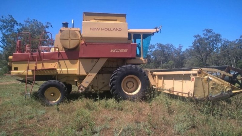 1984 NEW HOLLAND TR95 TR95 TR95 HarvesterHeader