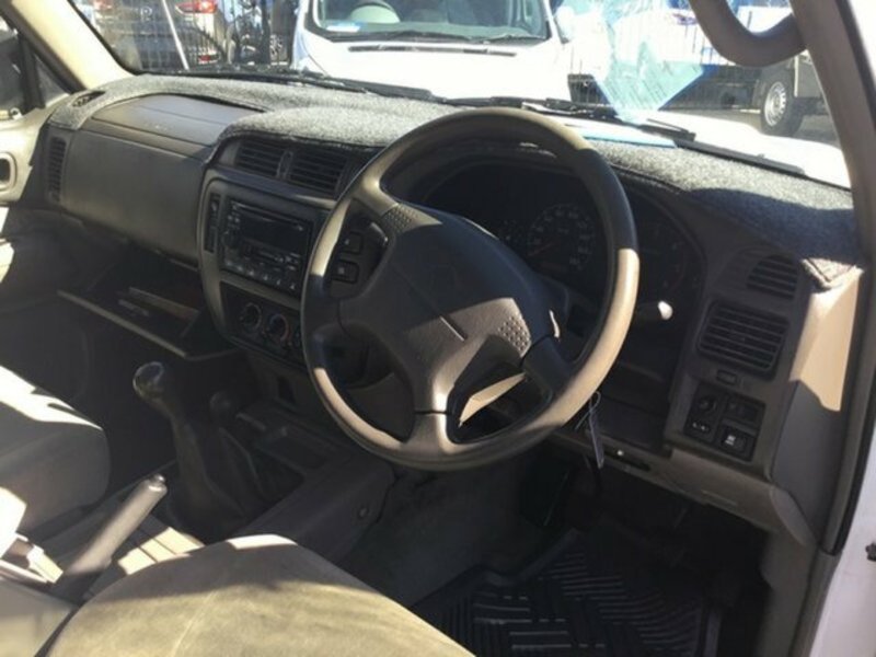 2001 NISSAN PATROL ST (4x4) GU III