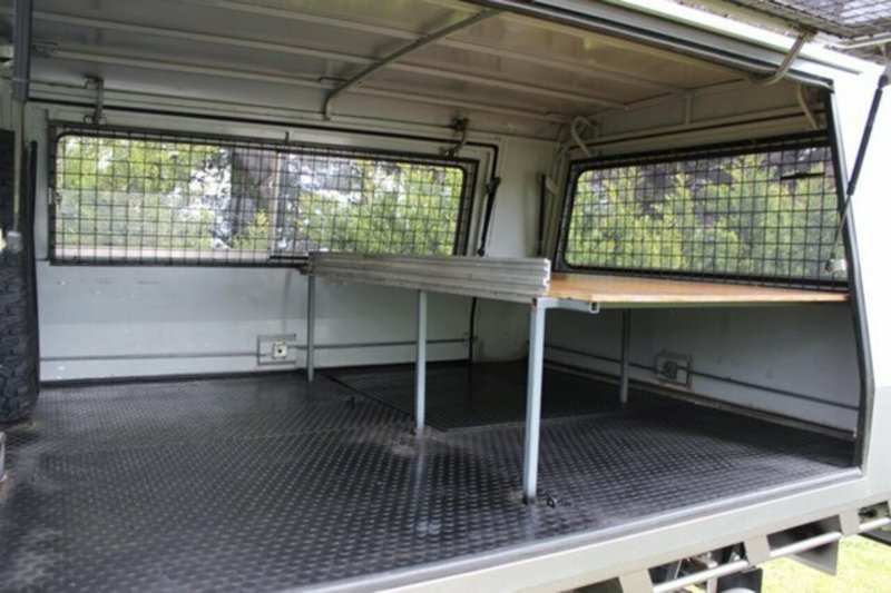 2002 TOYOTA LANDCRUISER RV (4x4) HDJ79R