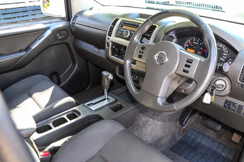 2010 NISSAN NAVARA ST D40