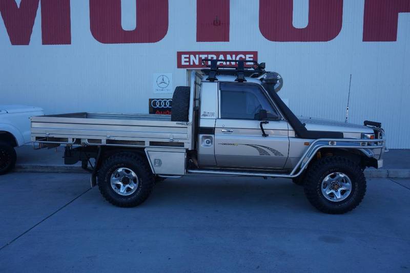 2006 TOYOTA LANDCRUISER RV (4x4) HDJ79R