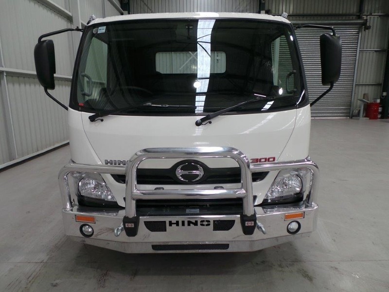 2016 HINO 616 - 300 Series 616 - 300 Series Truck