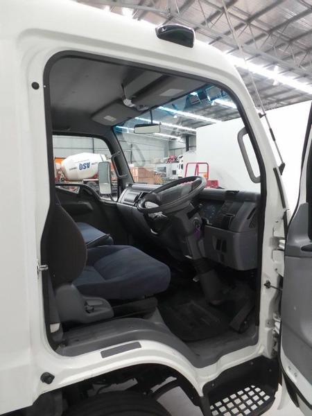 2010 FUSO CANTER