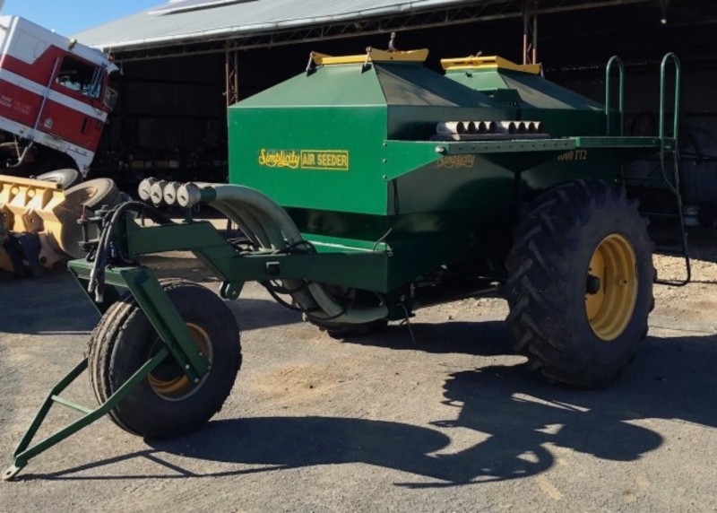 Simplicity 4000 TT2 air seeder cart