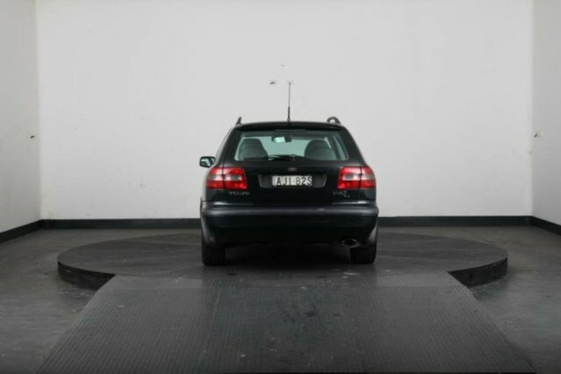 1999 VOLVO V40 T4 SE