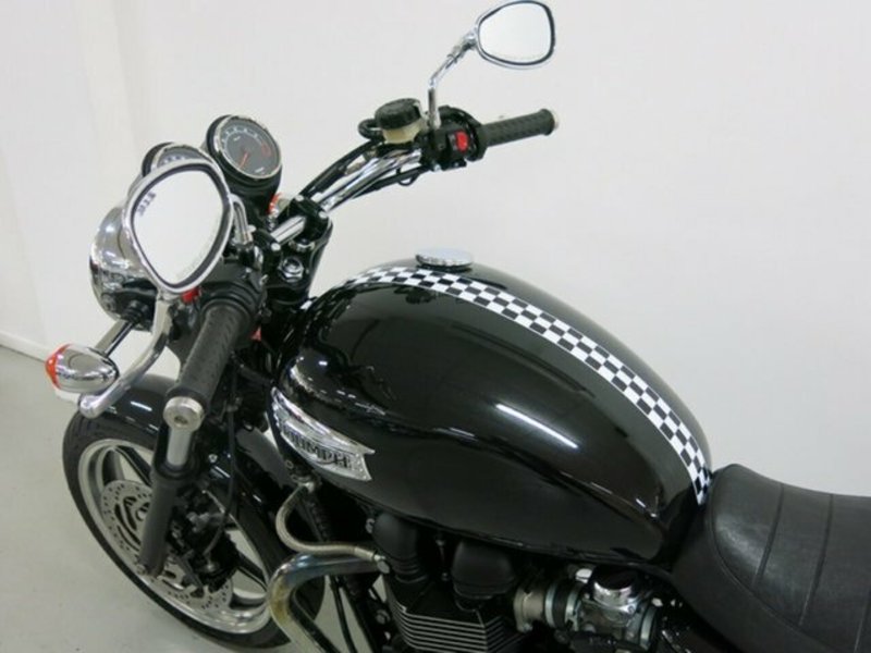 2011 TRIUMPH Bonneville SE