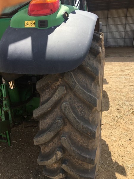JOHN DEERE 6530 Tractor