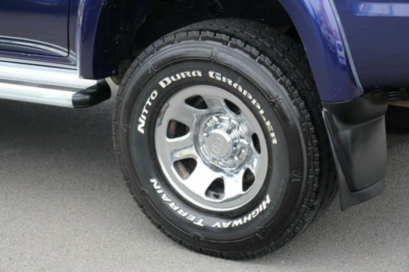 2000 TOYOTA HILUX SR5 (4x4) RZN169R