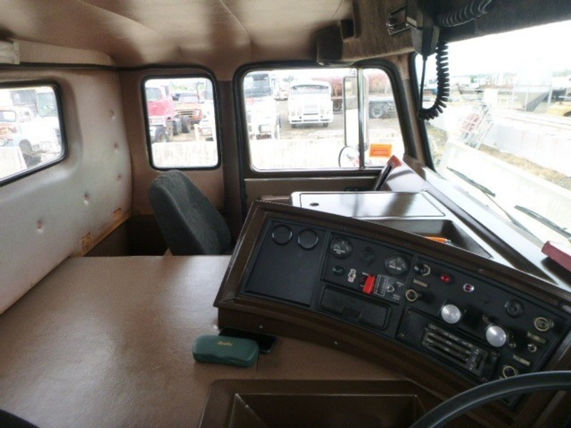 1988 INTERNATIONAL Acco T2670 T Line 2670 Acco T2670 Truck