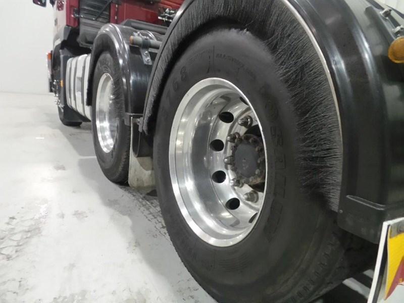 2005 VOLVO FM12