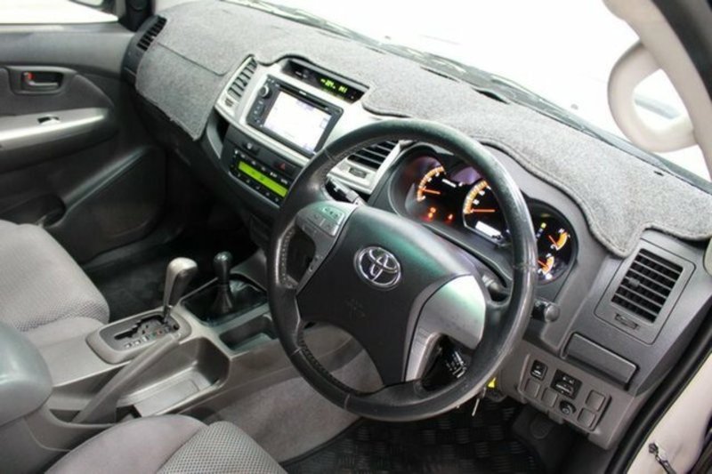 2012 TOYOTA HILUX SR5 (4x4) KUN26R MY12