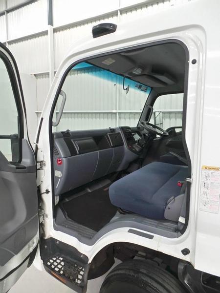 2010 FUSO CANTER