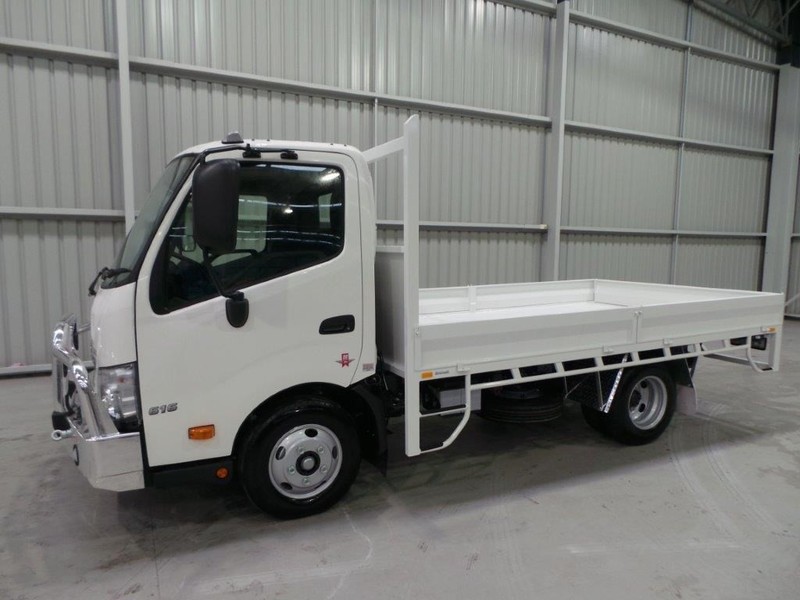 2016 HINO 616 - 300 Series 616 - 300 Series Truck