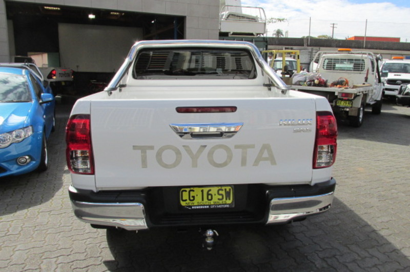 2016 TOYOTA HILUX SR5 (4x4) GUN126R