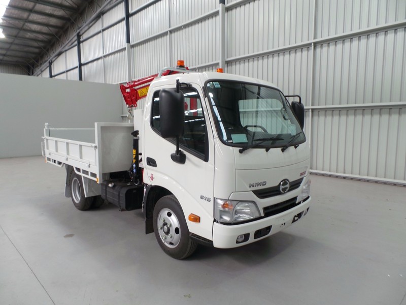 2016 HINO 616 - 300 Series 616 - 300 Series Truck