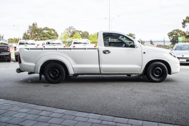 2010 TOYOTA HILUX SR GGN15R 09 UPGRADE