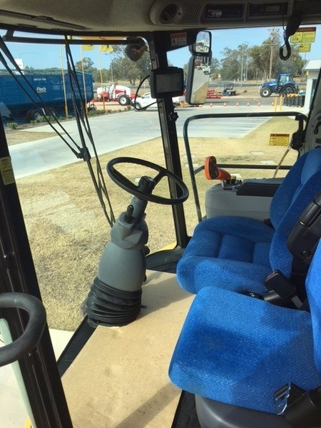 2011 NEW HOLLAND CR9080 HARVESTER