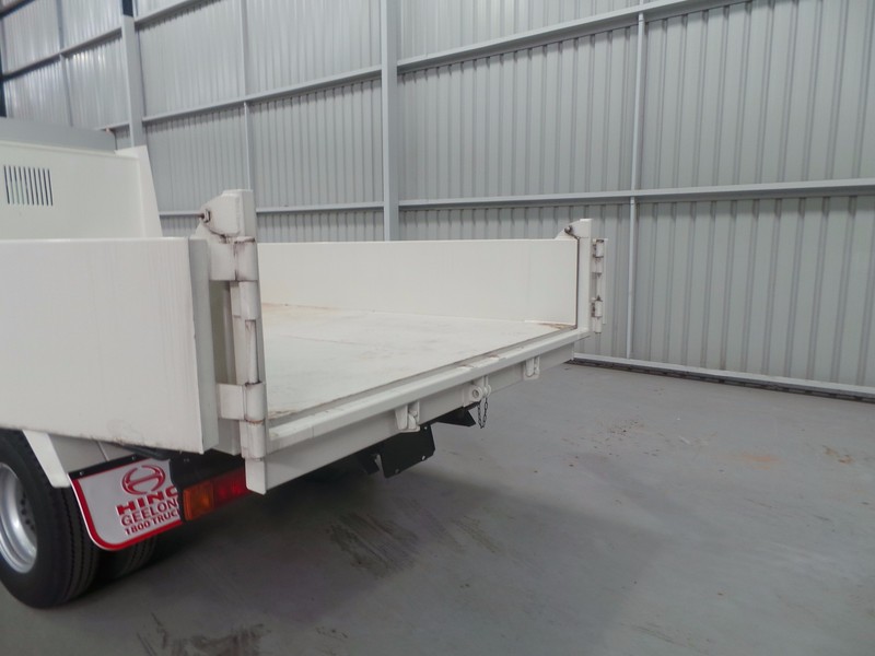 2016 HINO 717 - 300 Series 717 - 300 Series Truck