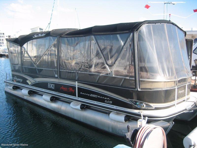 Sun Tracker Party Barge 250 XP3 Regency Edition