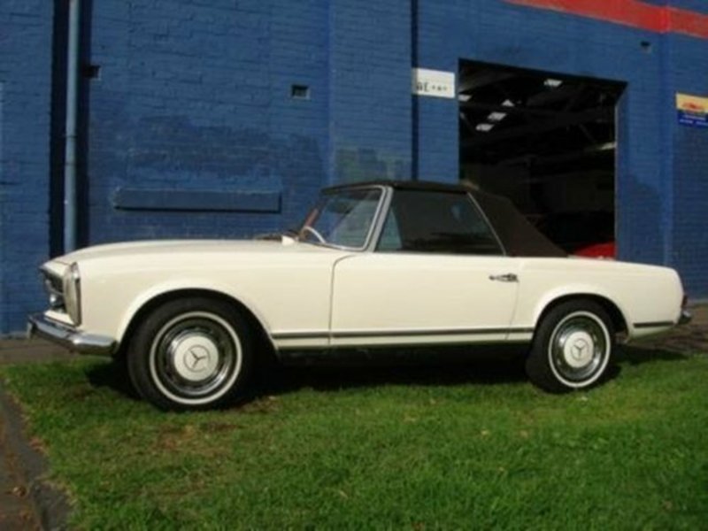 1967 MERCEDES-BENZ 250SL SL PAGODA