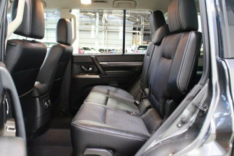2013 MITSUBISHI PAJERO VR-X LWB (4x4) NW MY13