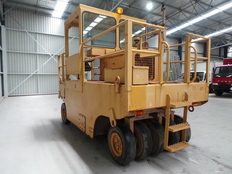 1979 MOORE SP1511 ROLLER