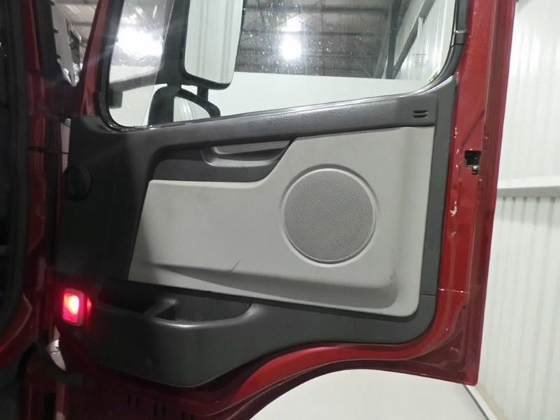 2005 VOLVO FM12