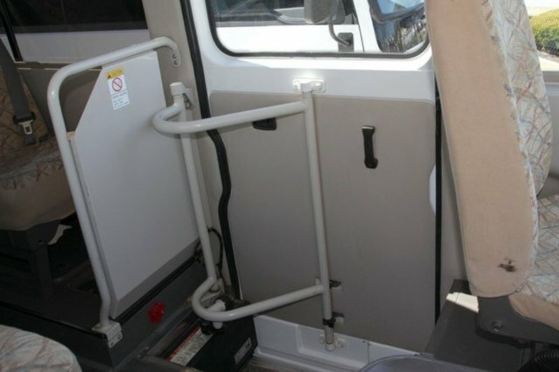 2007 MITSUBISHI Rosa Bus
