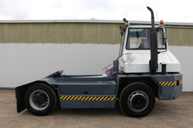 2002 SISU TUGMASTER Tugmaster