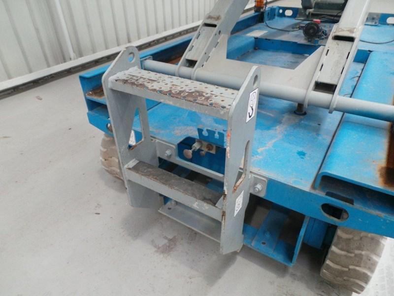 2005 GENIE GS 2046 SCISSOR LIFT