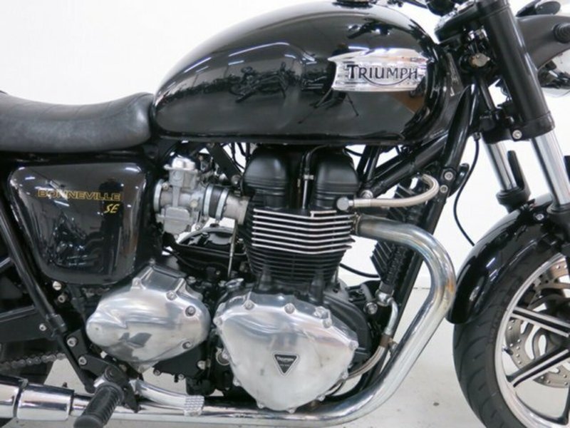 2011 TRIUMPH Bonneville SE