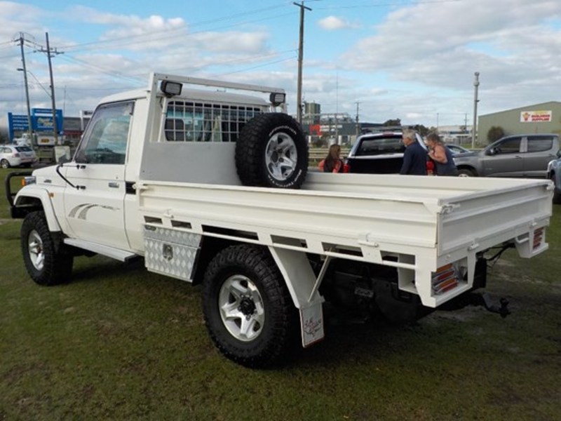2005 TOYOTA LANDCRUISER RV HDJ79R
