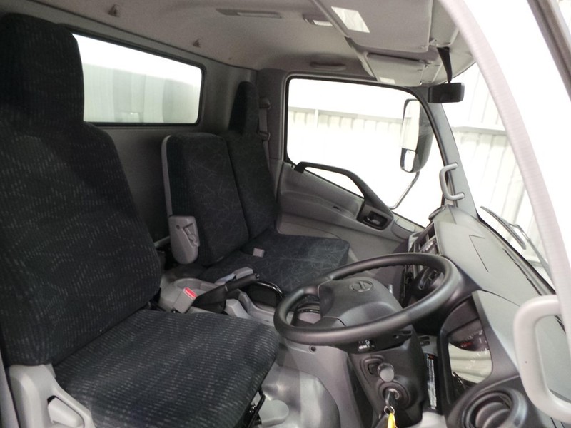 2016 HINO 616 - 300 Series 616 - 300 Series Truck