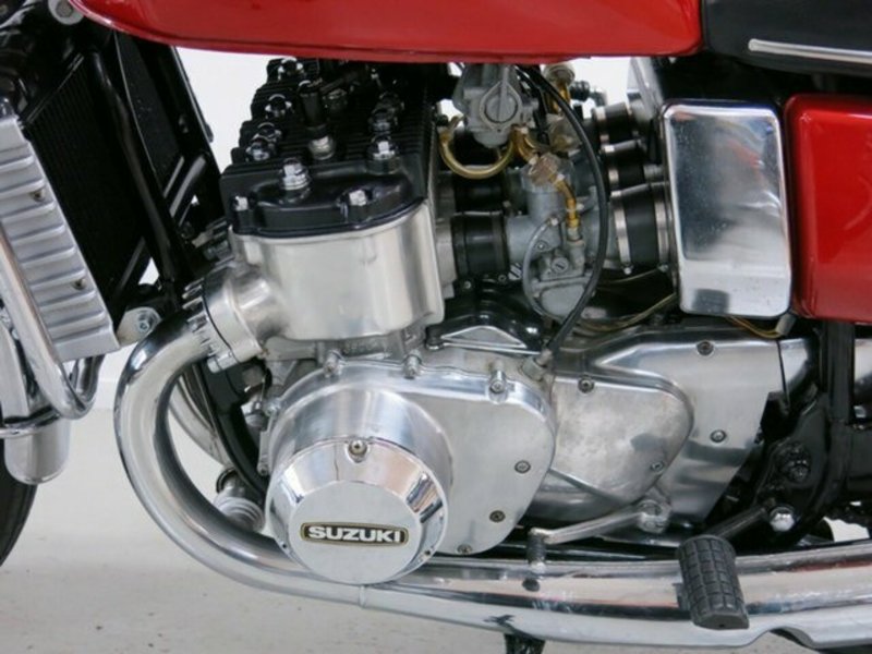 1975 SUZUKI GT750