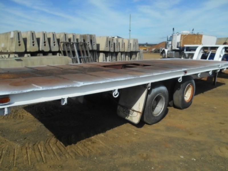 Freighter Low LoaderPlatform Semi Trailer