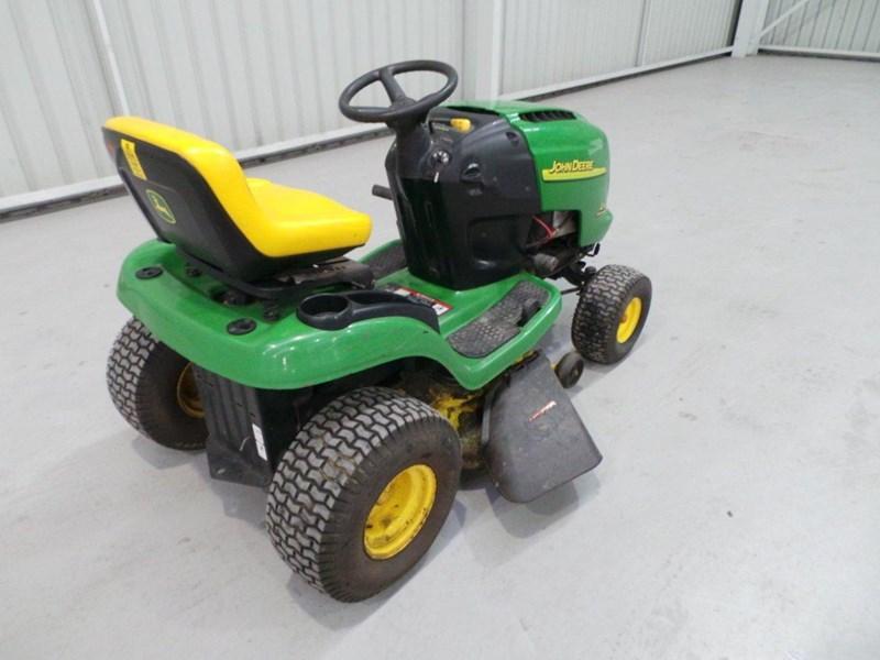 JOHN DEERE L111 RIDE ON MOWER